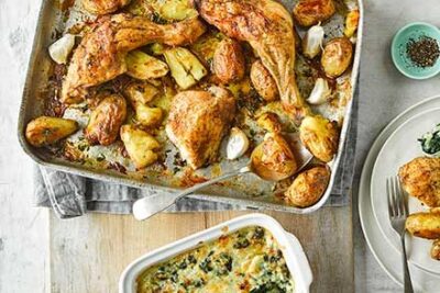 roast chicken with squashed baby roasties cheesy creamed spinach d7dab55 RecetasPopulares.com 22